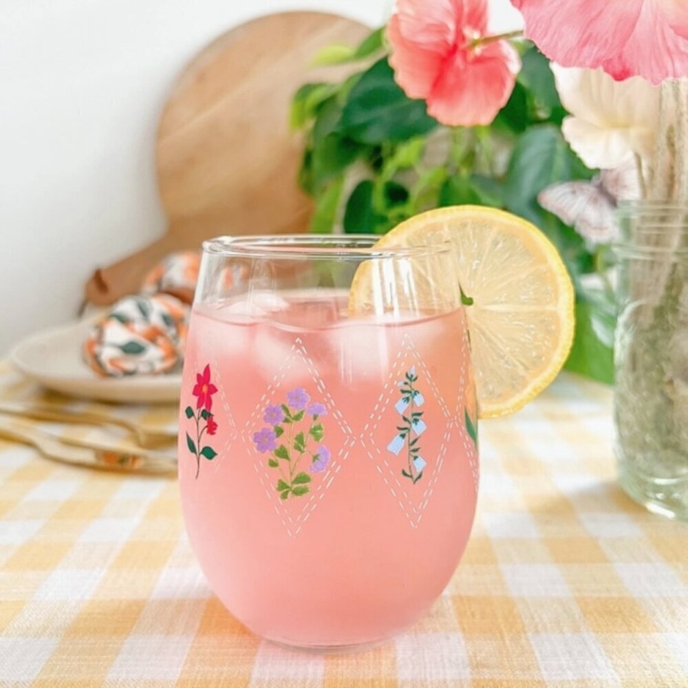 QUILTED FLOWER WINE GLASS